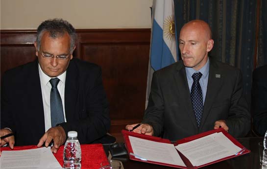 El Ministro Agustín Rossi, estuvo en la ciudad de Santiago del Estero y firmó un convenio con el gobernador Gerardo Zamora para crear una delegación del Instituto Geográfico Nacional 